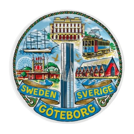 Ett färgrikt emblem presenterar en livfull kollage av Göteborgsscenen, med landmärken som ett skepp, en spårvagn, historiska byggnader, ett pariserhjul och vatten. Banderollerna har texten "Sverige", "Sverige" och "Göteborg", perfekt för en magnetisk souvenir.