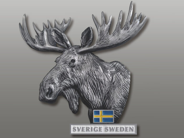 Illustration av en liggande husky i detaljerad, skissliknande stil, med en liten svensk flagga och texten "SVERIGE SWEDEN" under den på en grå tonad bakgrund.