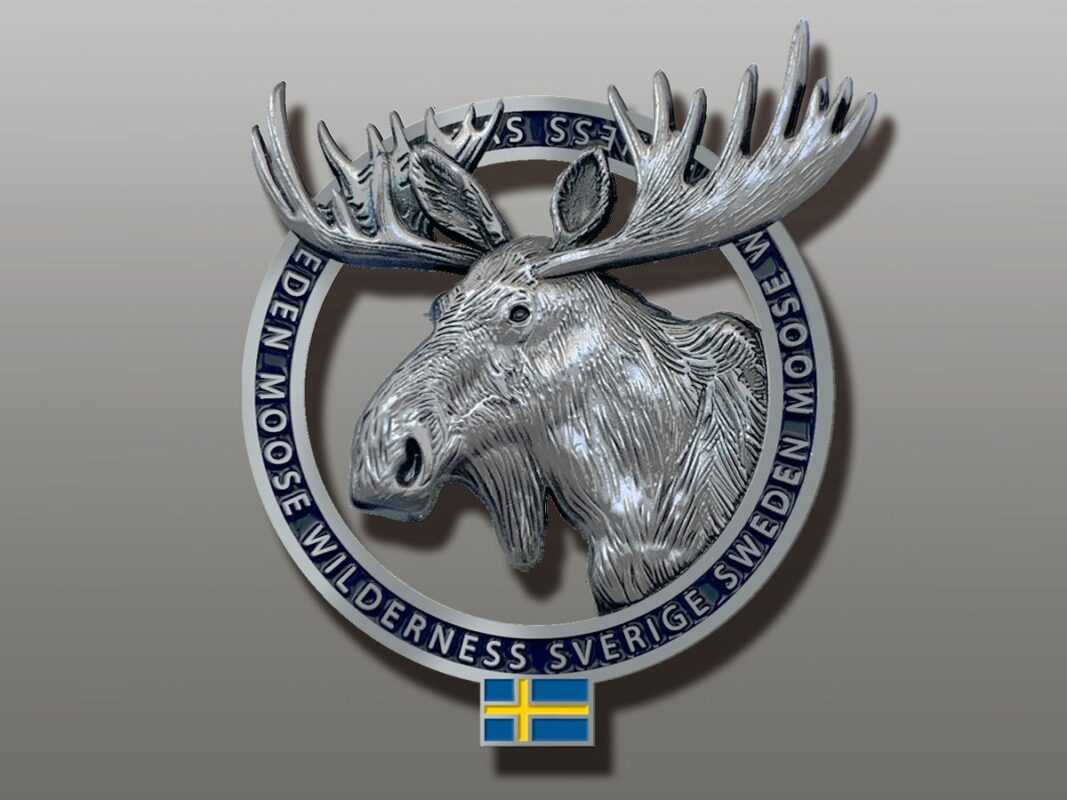 En plyschig husky, liggande och 25 cm lång, med mjuk grå och vit päls med realistiska detaljer.