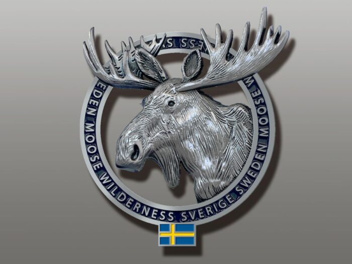 En plyschig husky, liggande och 25 cm lång, med mjuk grå och vit päls med realistiska detaljer.