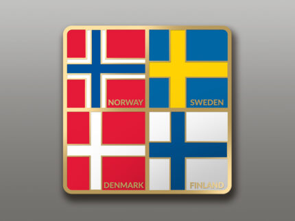 En fyrkantig grafik visar flaggorna från Norge, Sverige, Danmark och Finland i fyra kvadranter mot en grå bakgrund, var och en märkt med landets namn. Visas med Husky, liggande 25 cm.