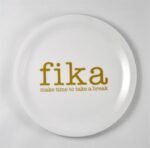 Glasunderlägg kant, Make time FIKA, vit/guldtext