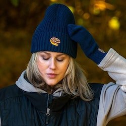 Vinter mössa, kanelbulle, mörkblå