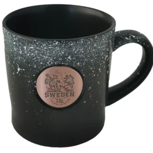 Svart Mugg Sverige med metall märke